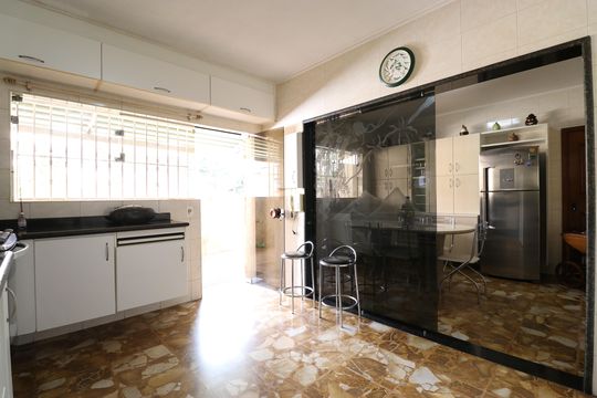 Cozinha de casa à venda com 4 quartos, 1500m² em Lapa, São Paulo