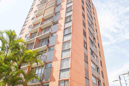 Fachada do bloco de apartamento para alugar com 2 quartos, 52m² em Taboão, Diadema