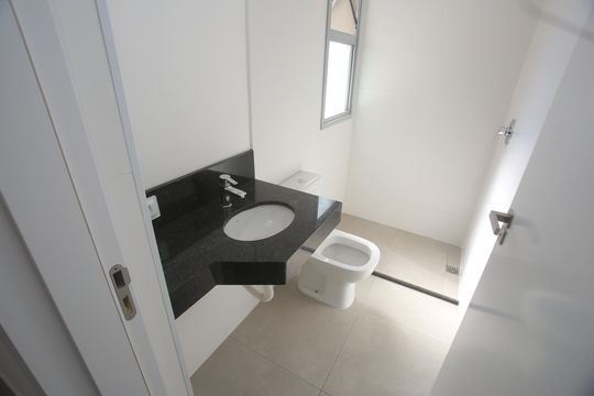 Banheiro da Suite de kitnet/studio para alugar com 1 quarto, 50m² em Barro Preto, Belo Horizonte