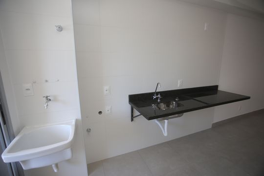 Cozinha de kitnet/studio para alugar com 1 quarto, 50m² em Barro Preto, Belo Horizonte