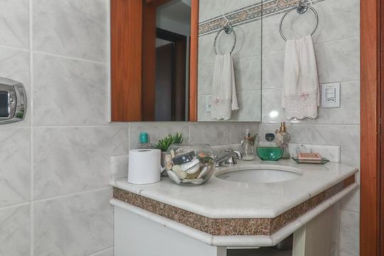 Banheiro Social de apartamento à venda com 2 quartos, 120m² em Auxiliadora, Porto Alegre