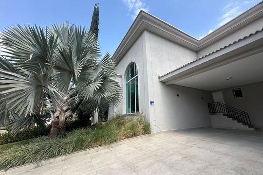 Garagem de casa para alugar com 4 quartos, 412m² em Alphaville Residencial Um, Barueri