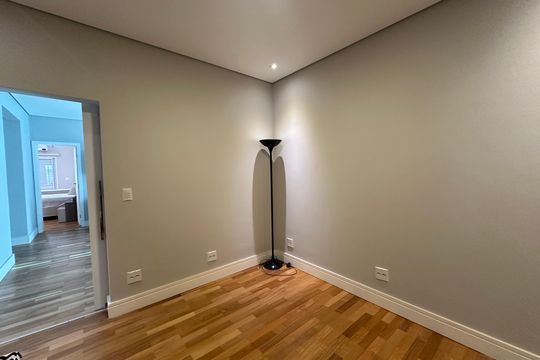 Sala de TV de casa para alugar com 4 quartos, 412m² em Alphaville Residencial Um, Barueri