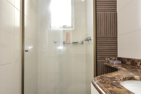 Banheiro de apartamento para alugar com 1 quarto, 40m² em Super Quadra Morumbi, São Paulo