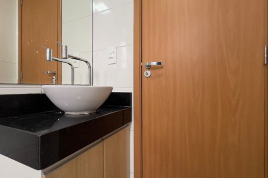 Banheiro de apartamento à venda com 2 quartos, 44m² em Vila Barros, Guarulhos