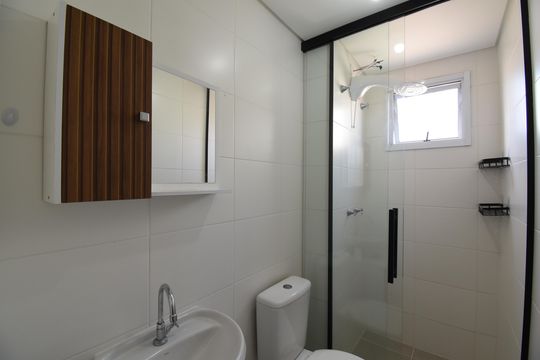 Banheiro de apartamento para alugar com 2 quartos, 59m² em Colônia Rio Grande, São José dos Pinhais