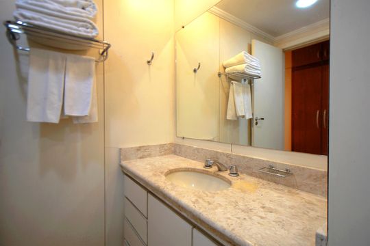 Banheiro da Suite de kitnet/studio para alugar com 1 quarto, 42m² em Savassi, Belo Horizonte