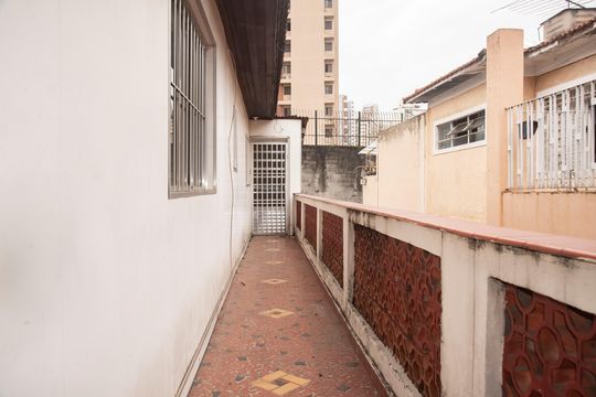 Acesso lateral de casa para alugar com 2 quartos, 160m² em São Judas, São Paulo