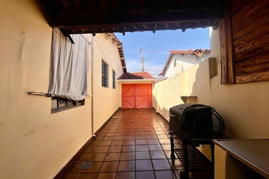 Quintal de casa à venda com 3 quartos, 141m² em Jardim Dom Bosco, Campinas