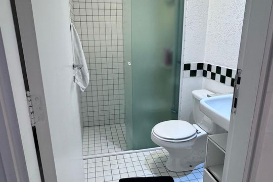Banheiro Social de apartamento para alugar com 3 quartos, 78m² em Vila Sofia, São Paulo