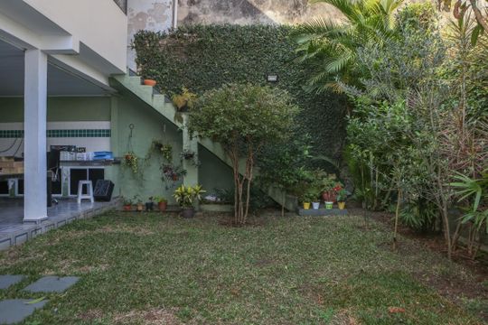 Quintal de casa à venda com 3 quartos, 537m² em Vila Romana, São Paulo