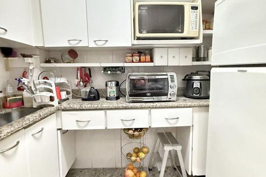 Cozinha de apartamento à venda com 4 quartos, 200m² em Santo Antônio, Belo Horizonte