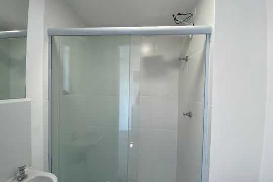 Banheiro de kitnet/studio para alugar com 1 quarto, 18m² em Mooca, São Paulo