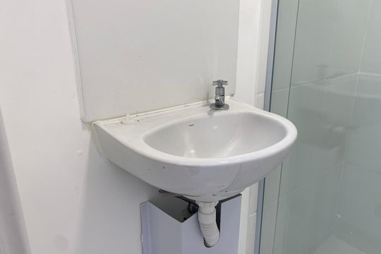Banheiro de kitnet/studio para alugar com 1 quarto, 18m² em Mooca, São Paulo