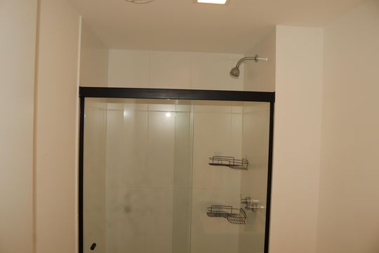Banheiro de kitnet/studio para alugar com 1 quarto, 26m² em Vila Buarque, São Paulo