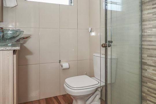 Banheiro de apartamento à venda com 1 quarto, 42m² em Jardim Dona Leopoldina, Porto Alegre