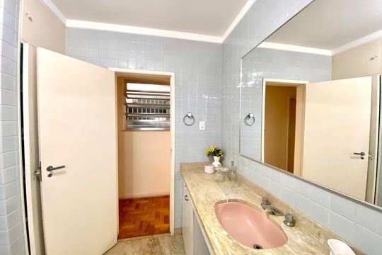 Banheiro 1 de apartamento à venda com 4 quartos, 180m² em Gávea, Rio de Janeiro