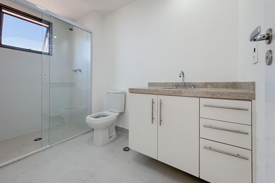 Banheiro de kitnet/studio para alugar com 1 quarto, 26m² em Cursino, São Paulo
