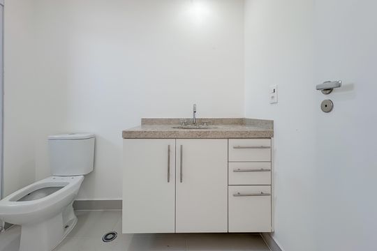 Banheiro de kitnet/studio para alugar com 1 quarto, 26m² em Cursino, São Paulo