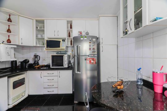 Cozinha de casa à venda com 3 quartos, 140m² em Jardim Ester, São Paulo