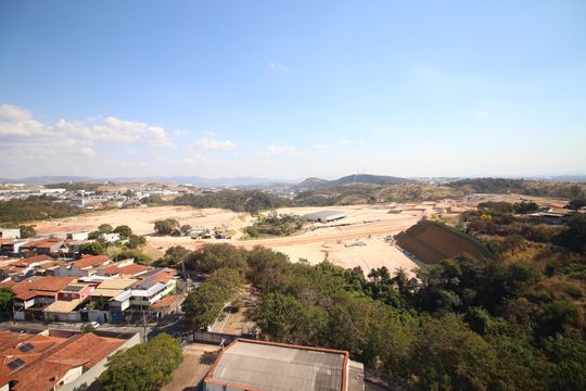 Vista de apartamento à venda com 2 quartos, 57m² em Cinco, Contagem