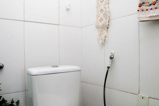 Banheiro de apartamento à venda com 2 quartos, 63m² em Floresta, Porto Alegre