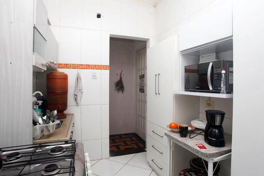 Cozinha e Área de Serviço de apartamento à venda com 2 quartos, 63m² em Floresta, Porto Alegre