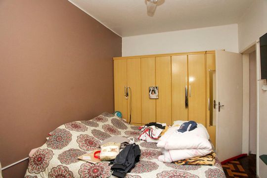 Quarto 1 de apartamento à venda com 2 quartos, 63m² em Floresta, Porto Alegre