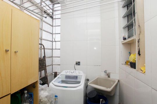 Cozinha e Área de Serviço de apartamento à venda com 2 quartos, 63m² em Floresta, Porto Alegre