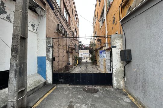 Fachada + Placa de casa à venda com 2 quartos, 66m² em Piedade, Rio de Janeiro
