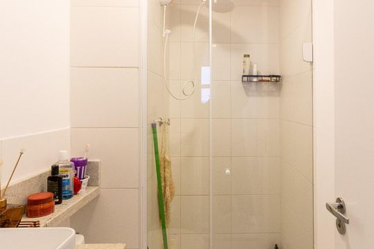Banheiro de apartamento à venda com 2 quartos, 37m² em Vila Inglesa, São Paulo