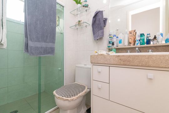 Banheiro de apartamento à venda com 2 quartos, 47m² em Jardim Cotinha, São Paulo