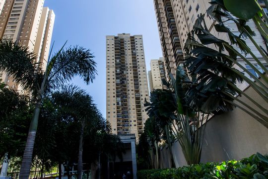 Fachada de apartamento à venda com 2 quartos, 87m² em Jardim Tupanci, Barueri