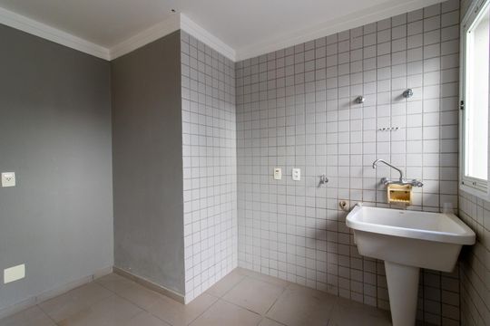Área de Serviço de casa de condomínio para alugar com 5 quartos, 412m² em Residencial Barão do Café, Campinas