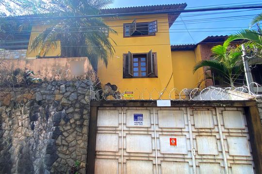 Placa instalada de casa à venda com 6 quartos, 793m² em Santa Lúcia, Belo Horizonte