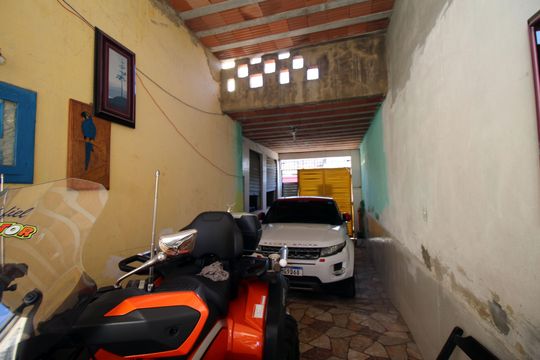 Garagem de casa à venda com 3 quartos, 190m² em Olaria, Rio de Janeiro