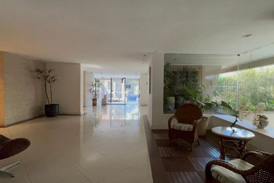 Hall de entrada de apartamento à venda com 3 quartos, 127m² em Cerqueira César, São Paulo