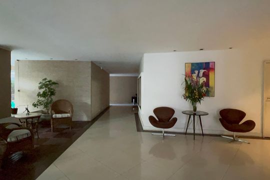 Hall de entrada de apartamento à venda com 3 quartos, 127m² em Cerqueira César, São Paulo