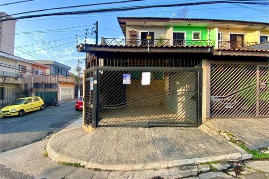 Fachada de casa à venda com 3 quartos, 110m² em Vila Ede, São Paulo