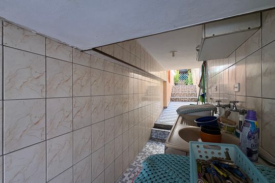 Lavanderia de casa à venda com 4 quartos, 162m² em Parque Oratório, Santo André