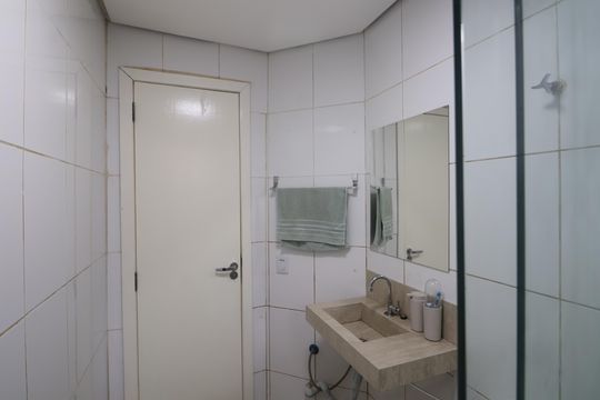 Banheiro de casa à venda com 2 quartos, 67m² em Rio Branco, Canoas