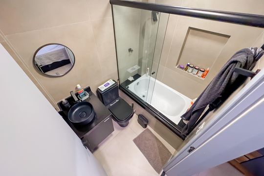 Banheiro de kitnet/studio à venda com 1 quarto, 38m² em Liberdade, São Paulo