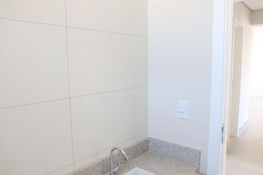 Banheiro da Suíte 3 de apartamento à venda com 3 quartos, 74m² em Setor Aeroporto, Goiânia