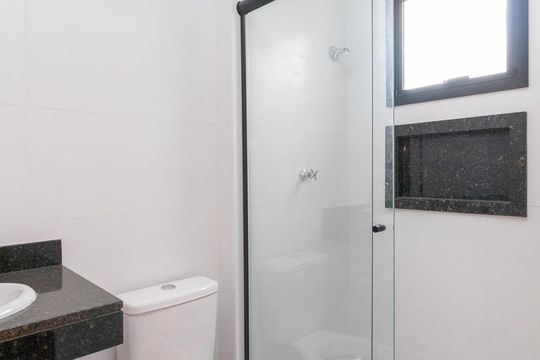 Banheiro de casa de condomínio à venda com 2 quartos, 91m² em Vila Ré, São Paulo