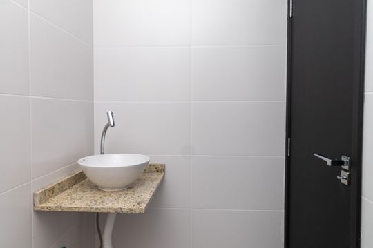 Banheiro Social de apartamento à venda com 1 quarto, 27m² em Parada Inglesa, São Paulo