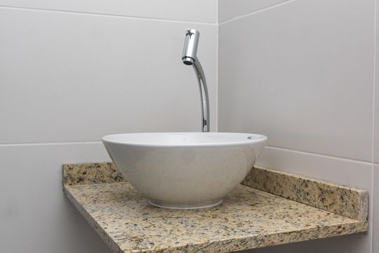Banheiro de apartamento à venda com 1 quarto, 30m² em Parada Inglesa, São Paulo