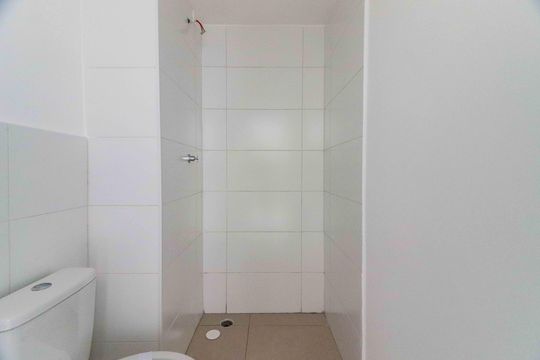 Banheiro de kitnet/studio à venda com 2 quartos, 37m² em Vila Butantã, São Paulo
