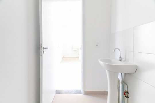 Banheiro de kitnet/studio à venda com 2 quartos, 37m² em Vila Butantã, São Paulo
