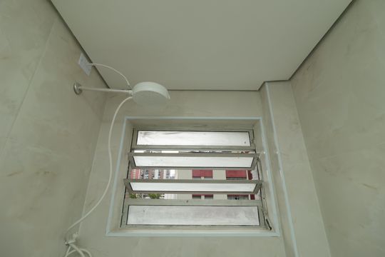 Banheiro de kitnet/studio para alugar com 1 quarto, 30m² em Liberdade, São Paulo