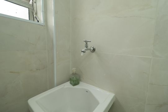 Banheiro de kitnet/studio para alugar com 1 quarto, 30m² em Liberdade, São Paulo